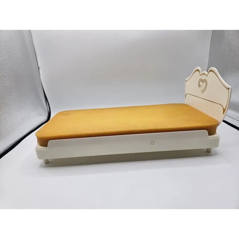 Vintage Marx Sindy Doll‎ Bedroom Furniture 1978 Bed & Vanity Set